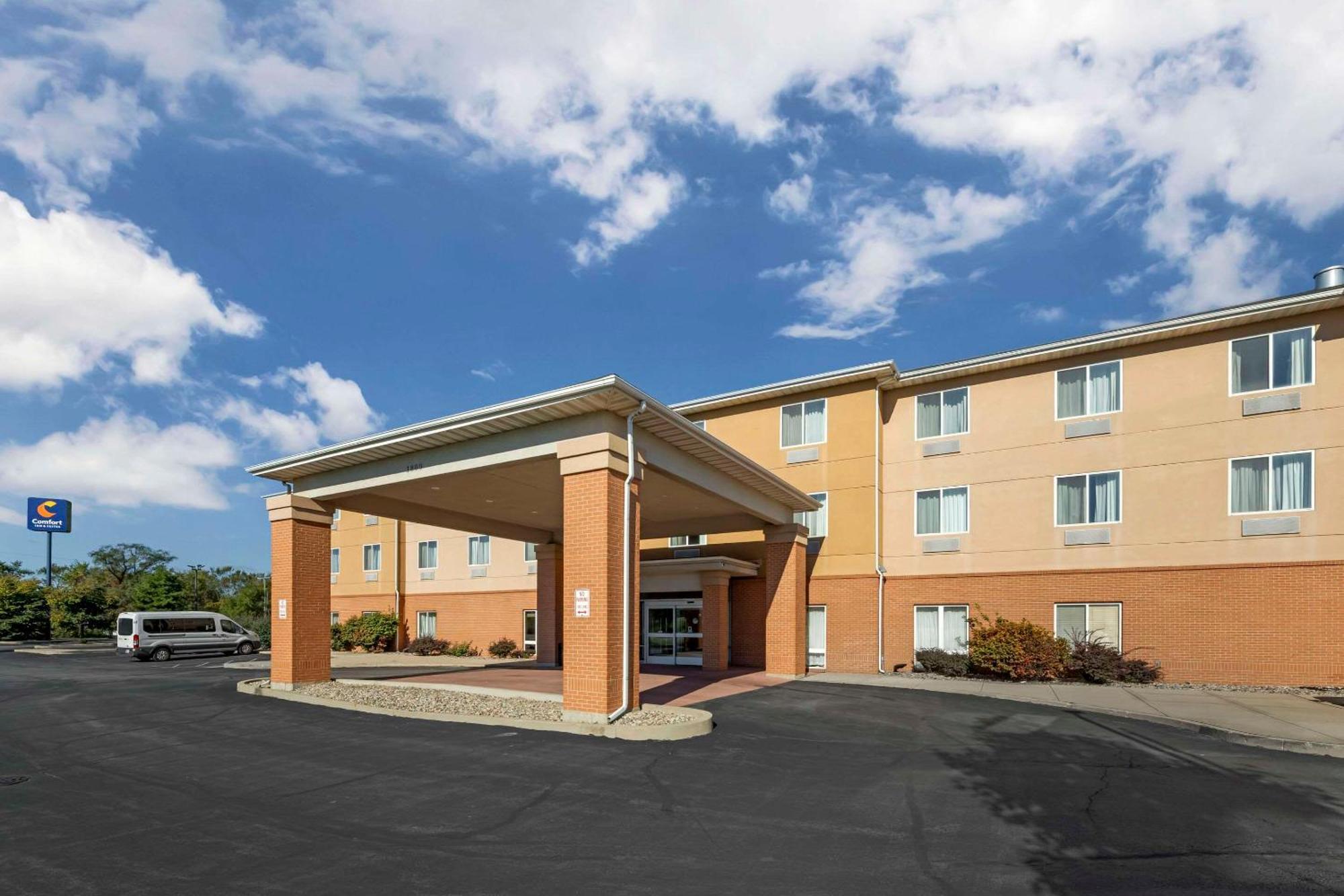 Comfort Inn & Suites Porter Near Indiana Dunes Exterior photo