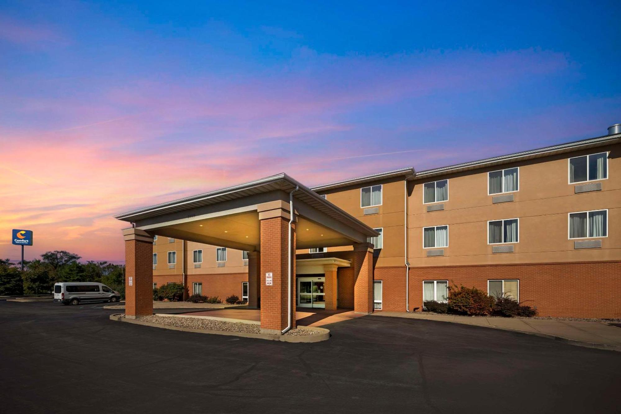 Comfort Inn & Suites Porter Near Indiana Dunes Exterior photo